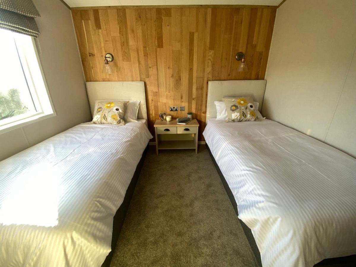 Daphne'S Lodge มอว์แกน พอร์ธ ภายนอก รูปภาพ